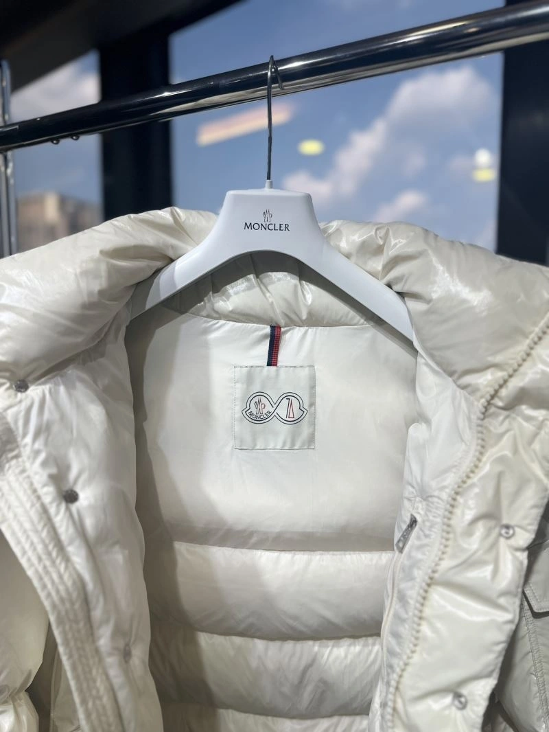 Moncler Down Jackets EasyMatch 144797