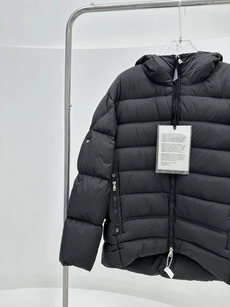 FlexibleFit Moncler Down Jackets 144778