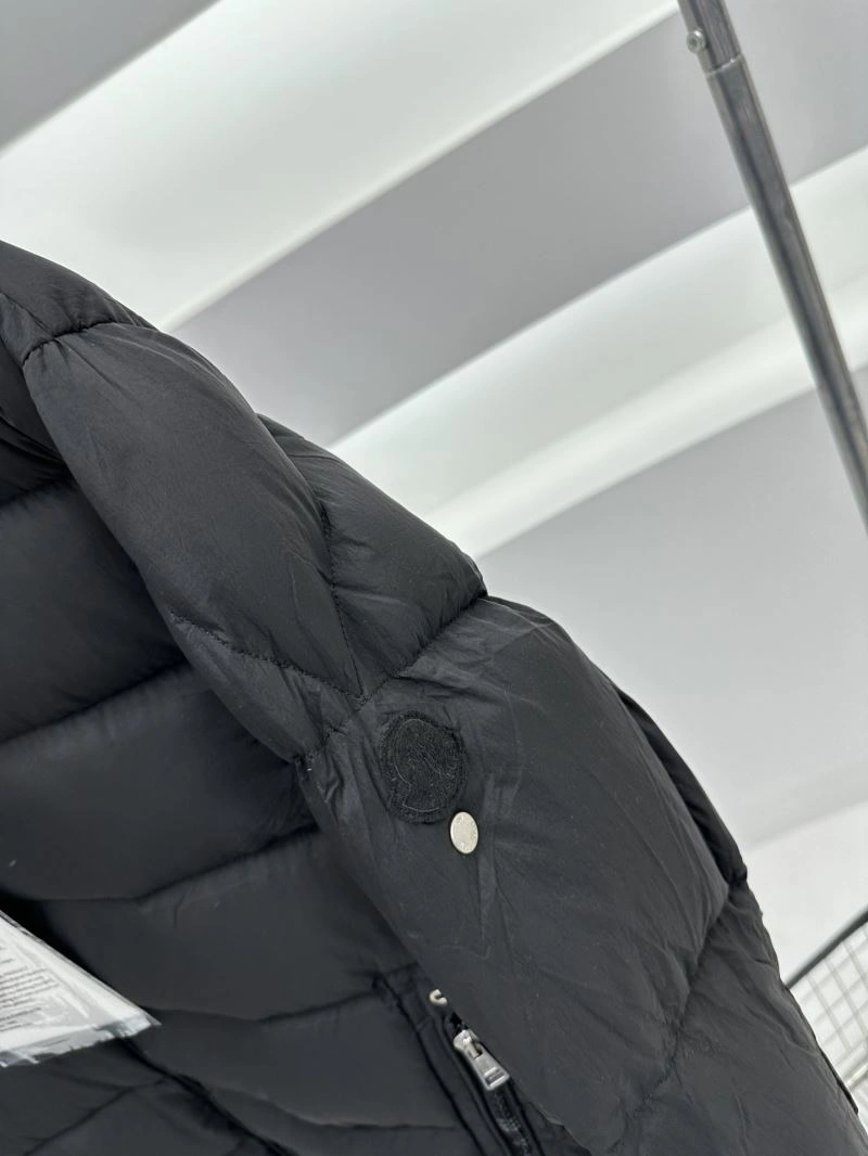 FlexibleFit Moncler Down Jackets 144778