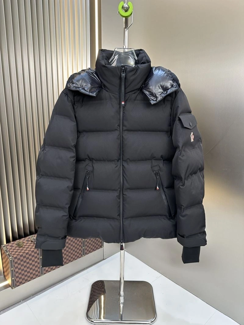 Vibrant Moncler Down Jackets 144762