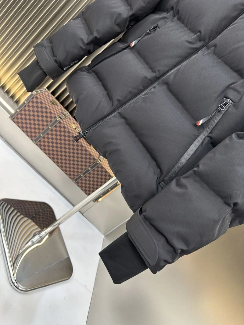 Vibrant Moncler Down Jackets 144762