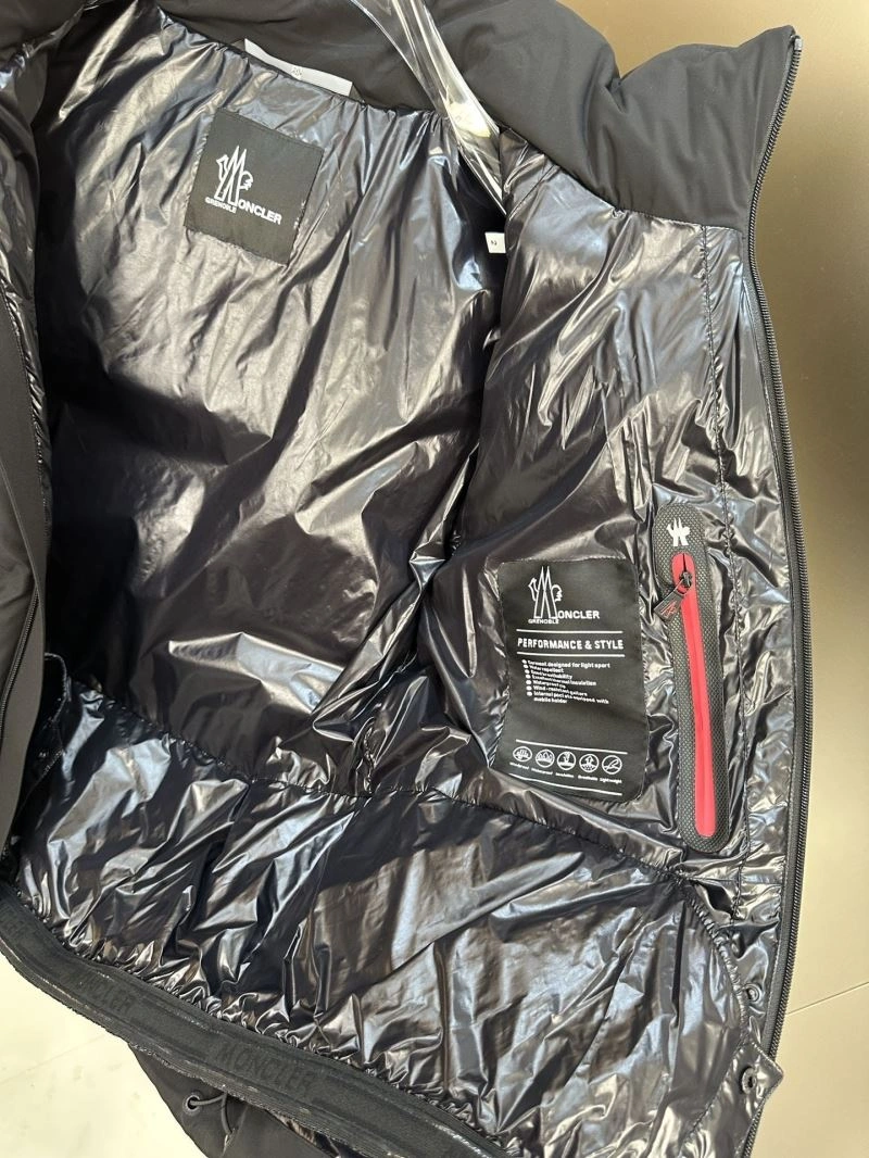 Vibrant Moncler Down Jackets 144762