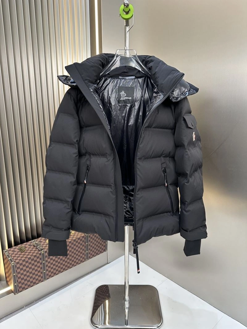 Vibrant Moncler Down Jackets 144762