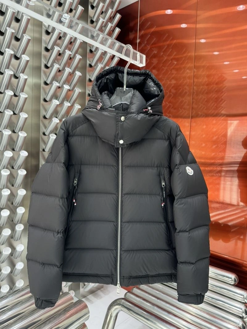 Moncler Down Jackets Durable 144749