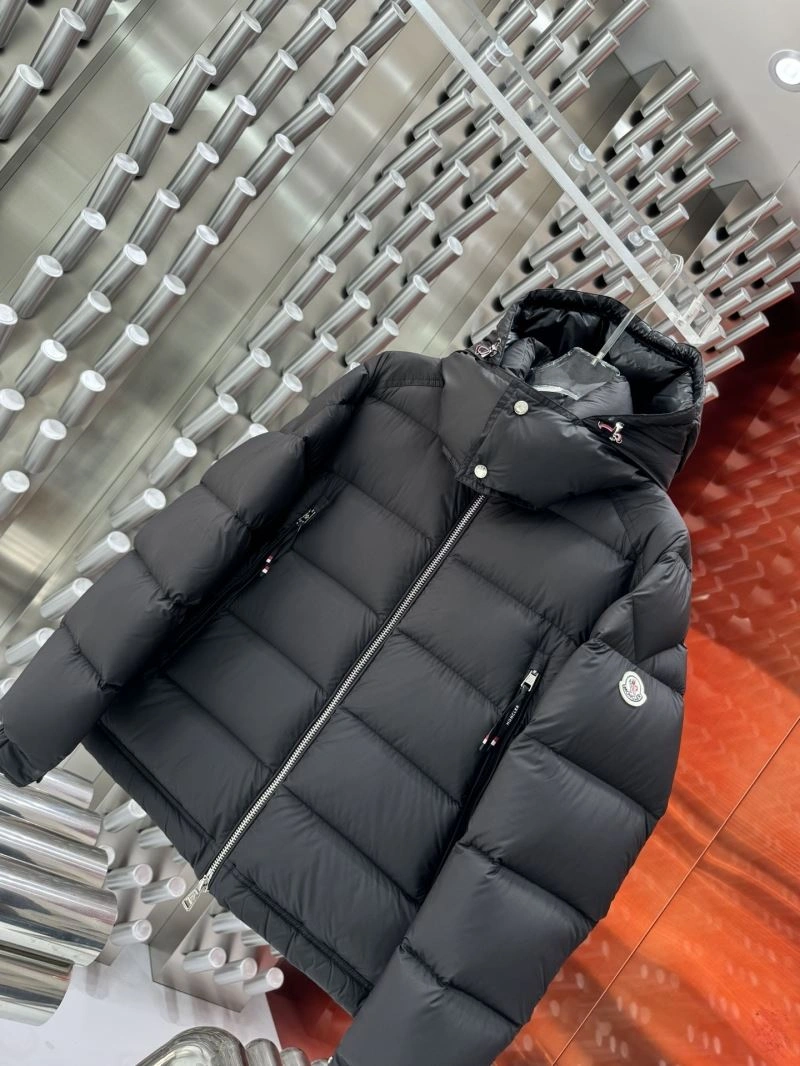 Moncler Down Jackets Durable 144749
