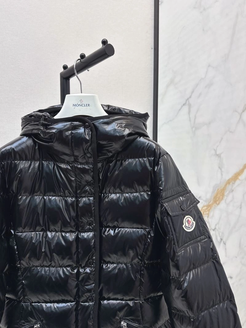Moncler Down Jackets UrbanChic 144700