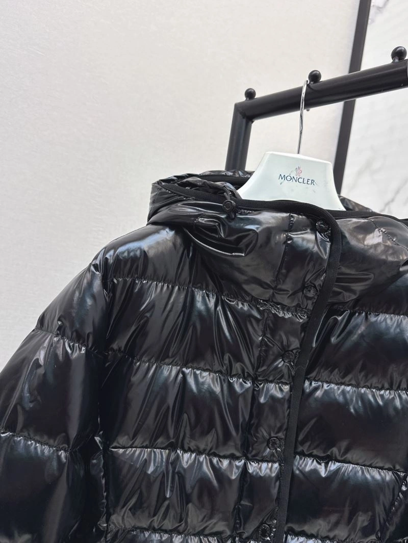 Moncler Down Jackets UrbanChic 144700