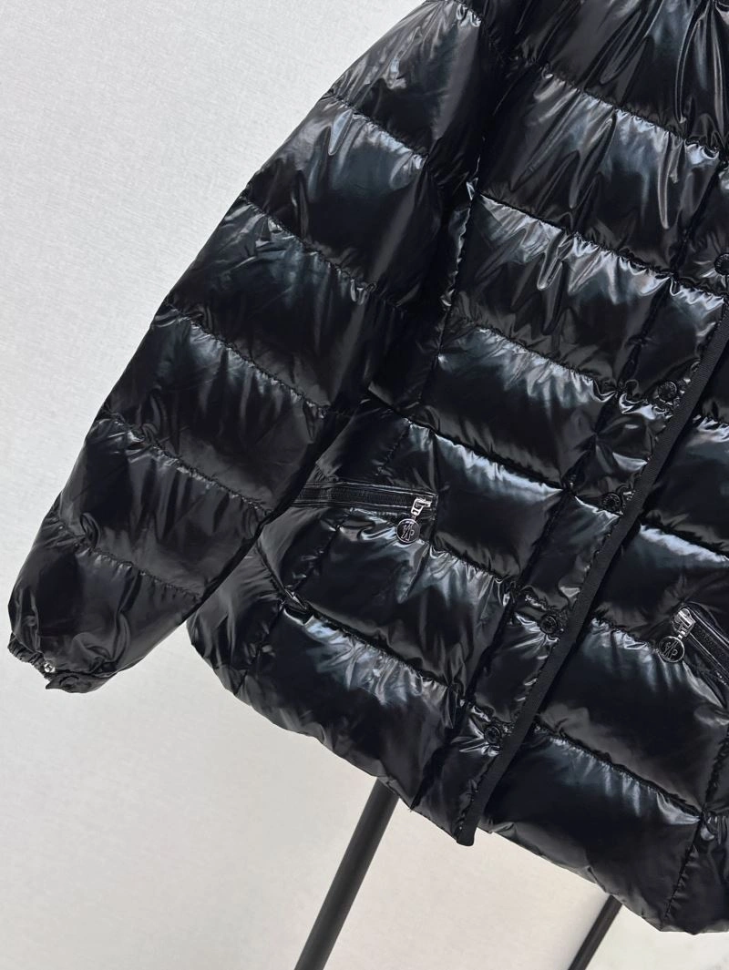 Moncler Down Jackets UrbanChic 144700