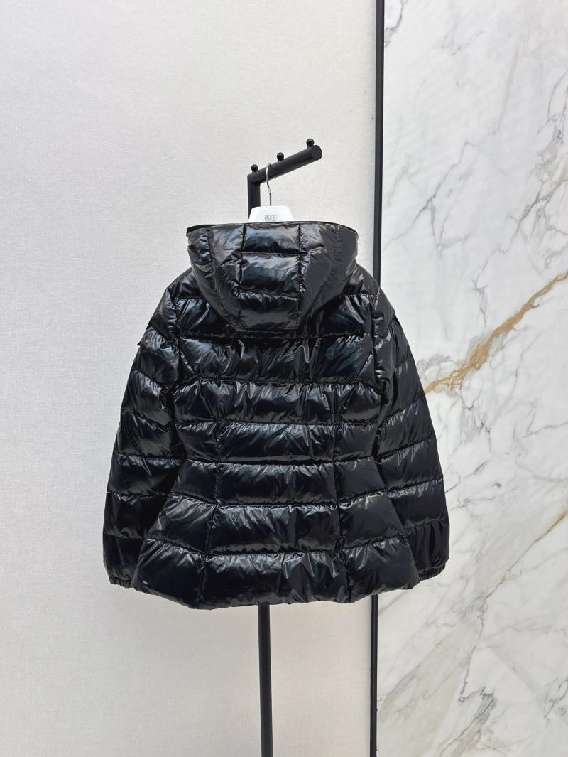Moncler Down Jackets UrbanChic 144700