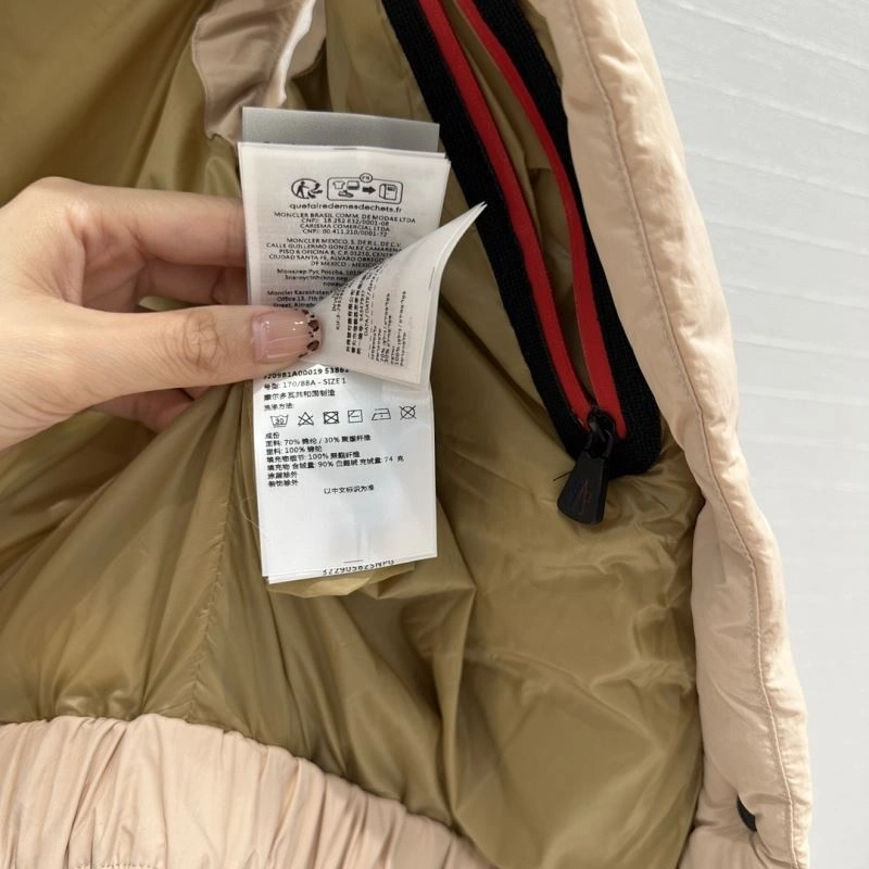 Moncler Down Jackets Durable 144681