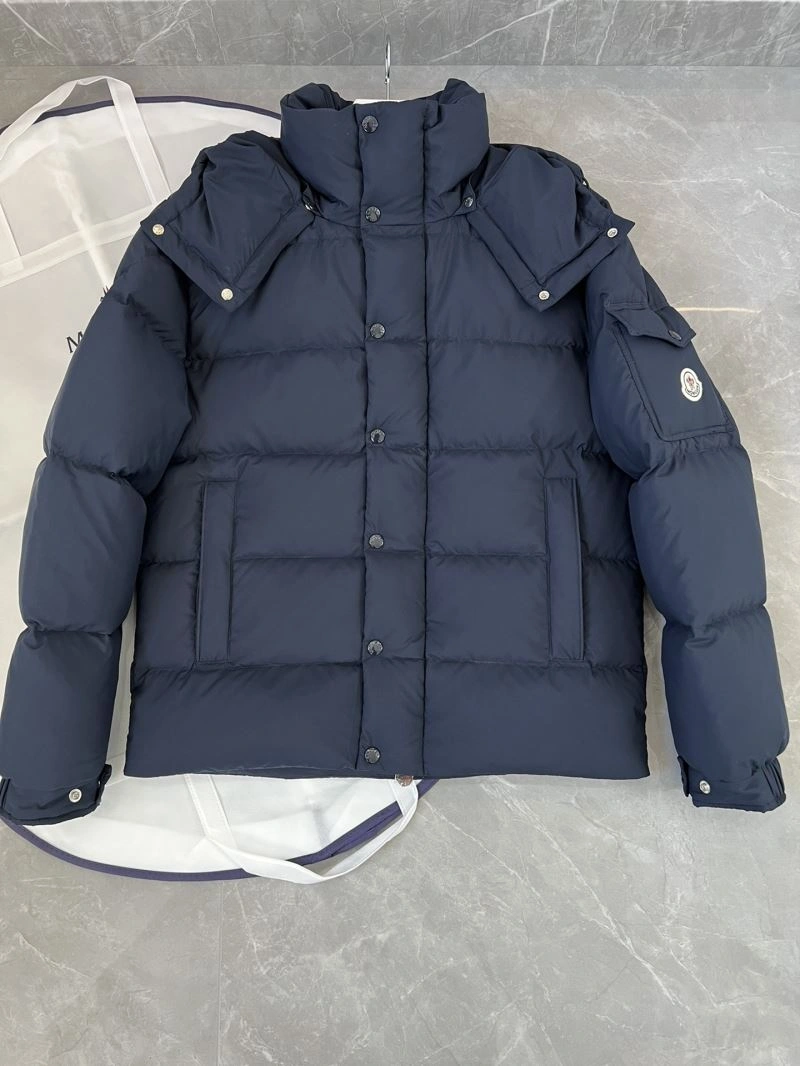 Moncler Down Jackets Vibrant 144673