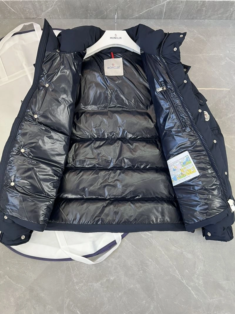 Moncler Down Jackets Vibrant 144673