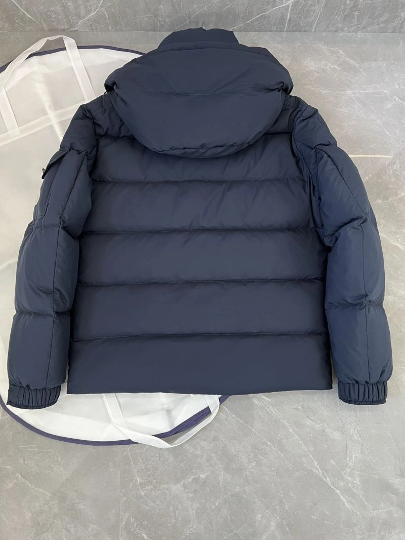 Moncler Down Jackets Vibrant 144673