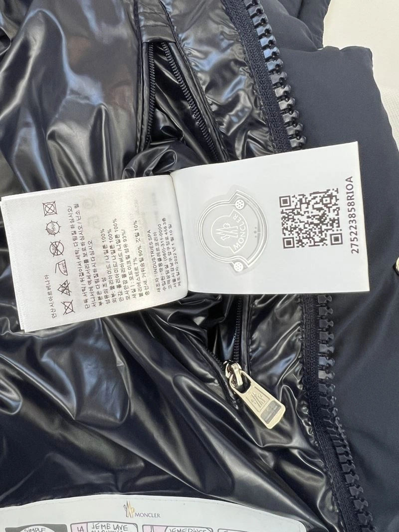 Moncler Down Jackets Vibrant 144673