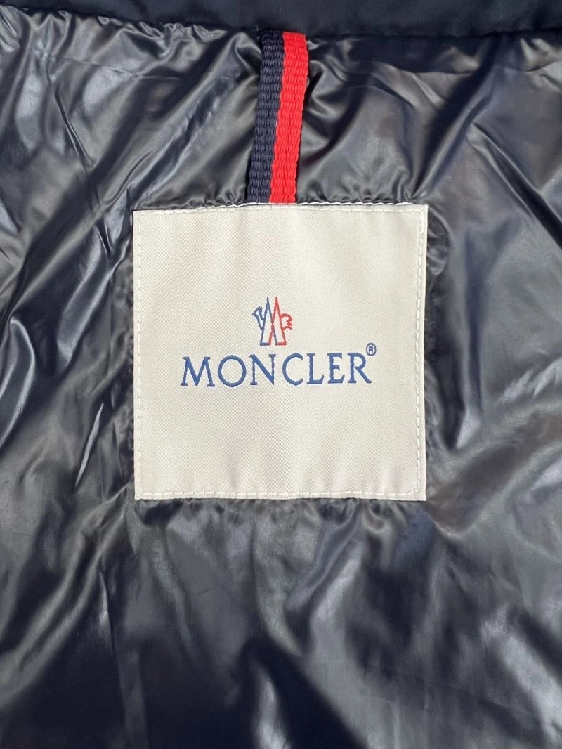 Moncler Down Jackets Vibrant 144673