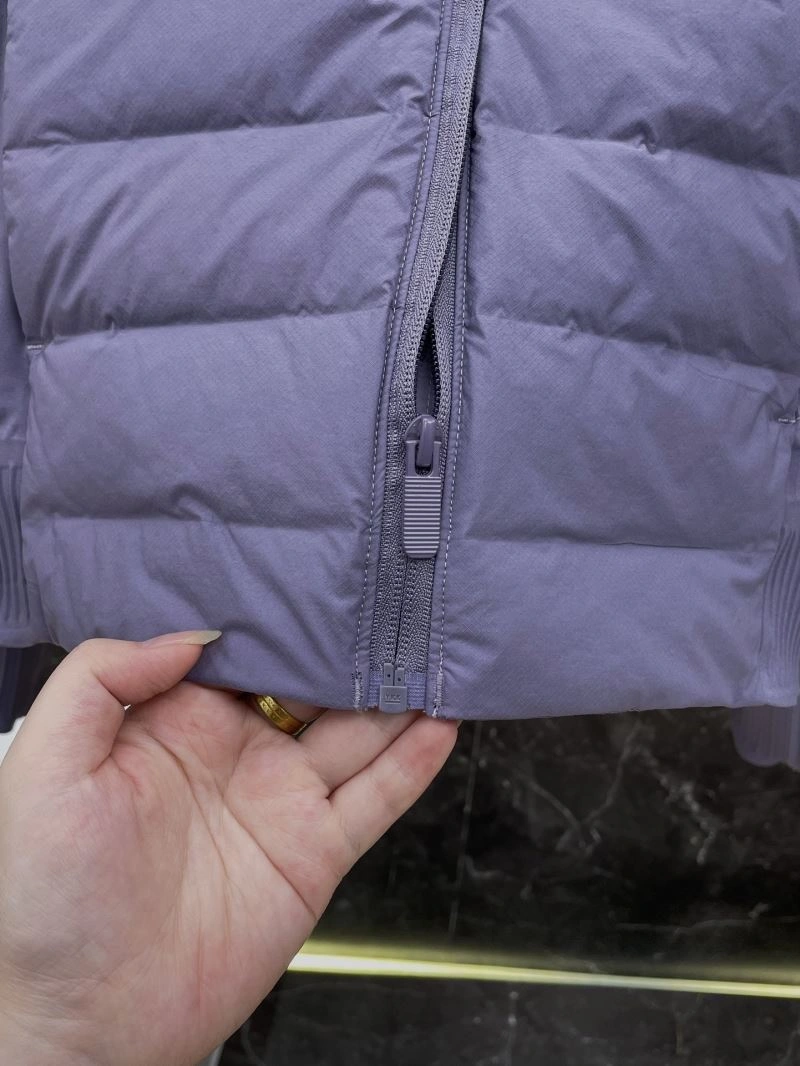 Moncler Down Jackets Sleek 144664