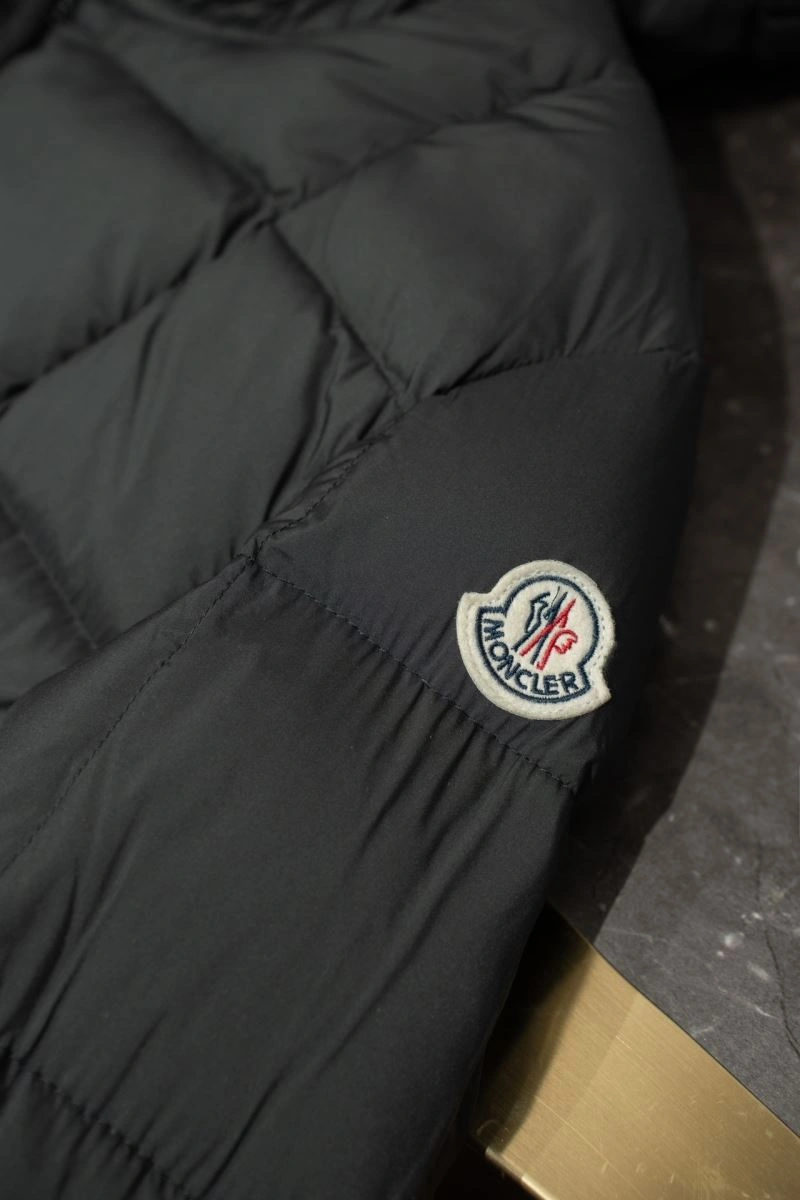 Moncler Down Jackets ComfortFit 144659