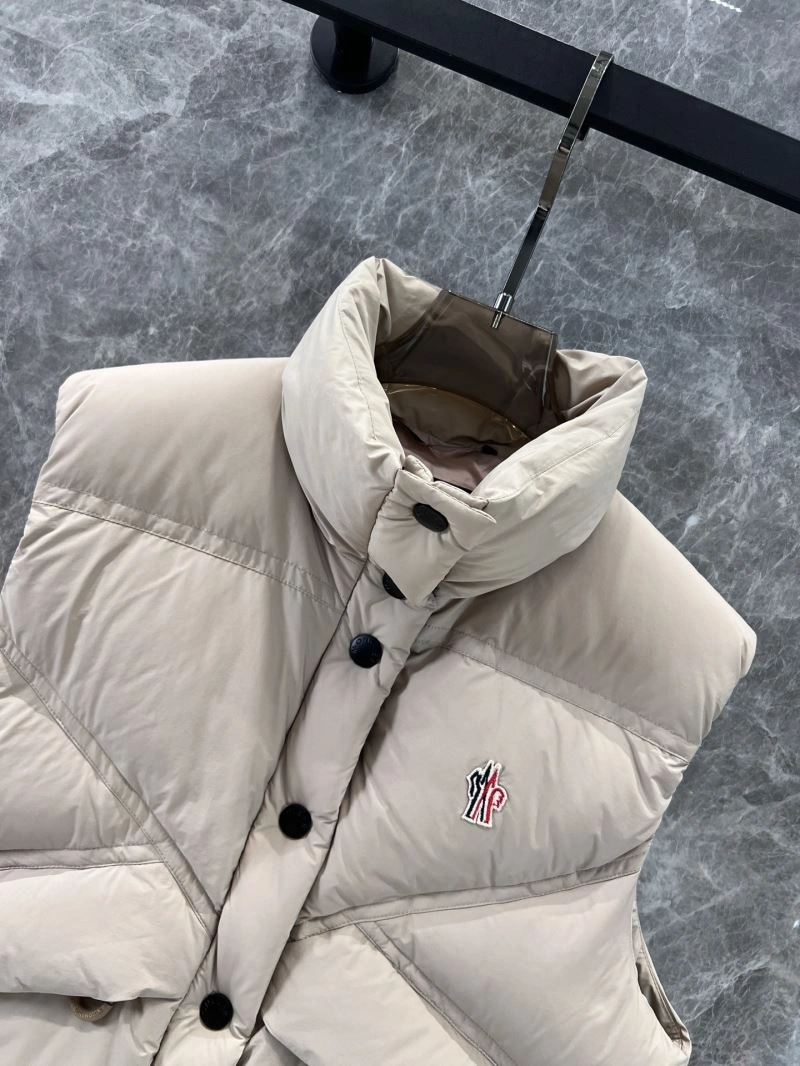 Effortless Moncler Down Jackets 144654