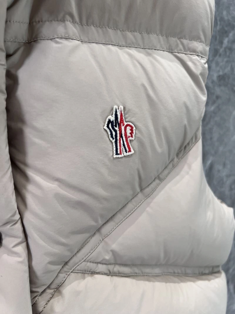 Effortless Moncler Down Jackets 144654