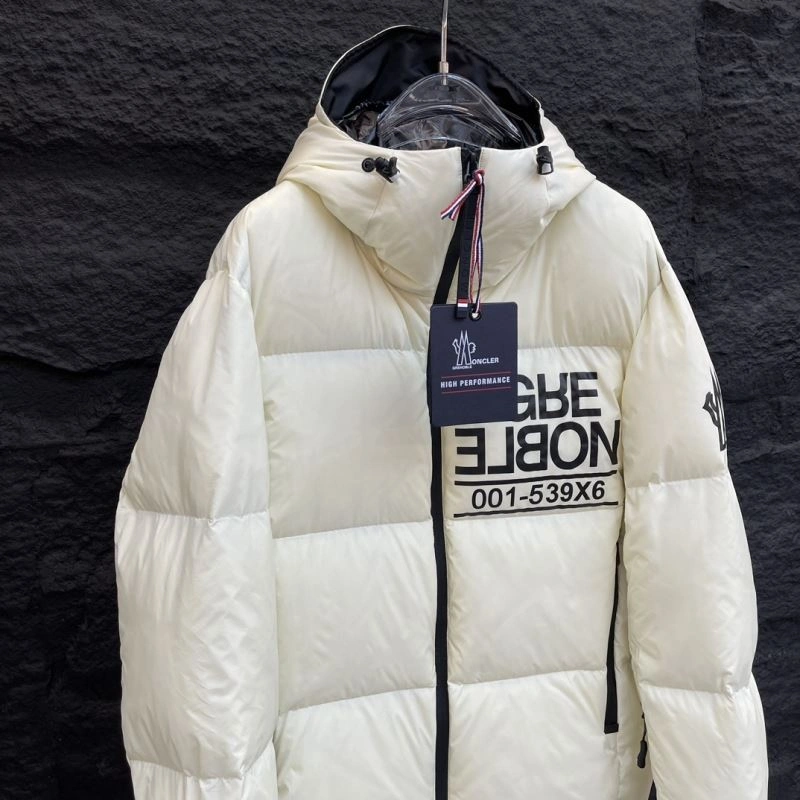Moncler Down Jackets Trendsetting 144653