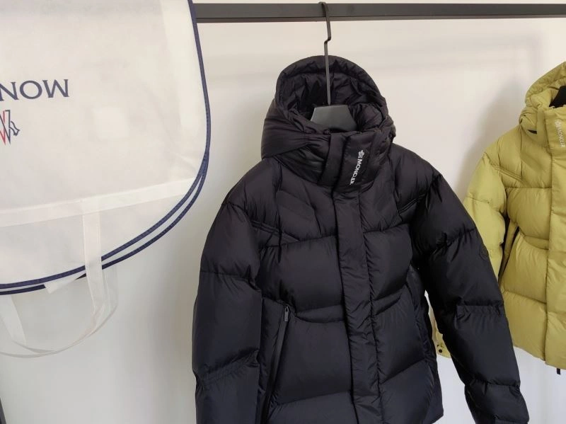 Moncler Down Jackets Sophisticated 144642
