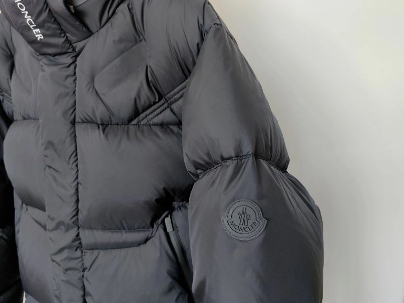 Moncler Down Jackets Sophisticated 144642
