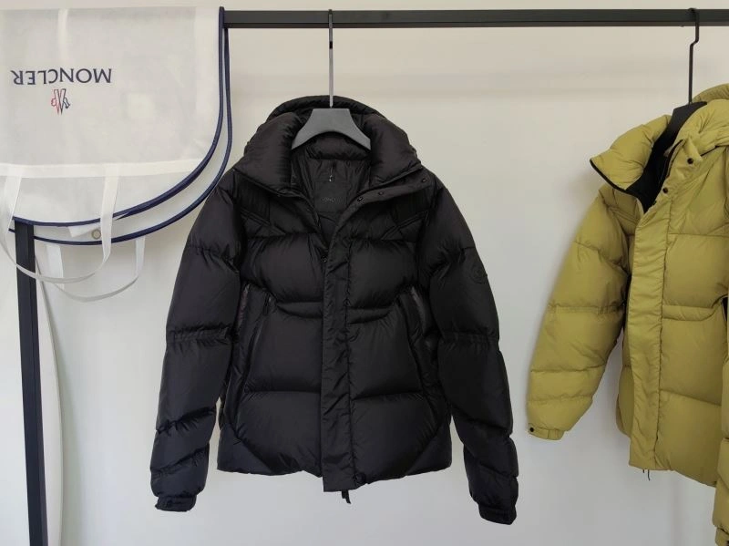Moncler Down Jackets Sophisticated 144642