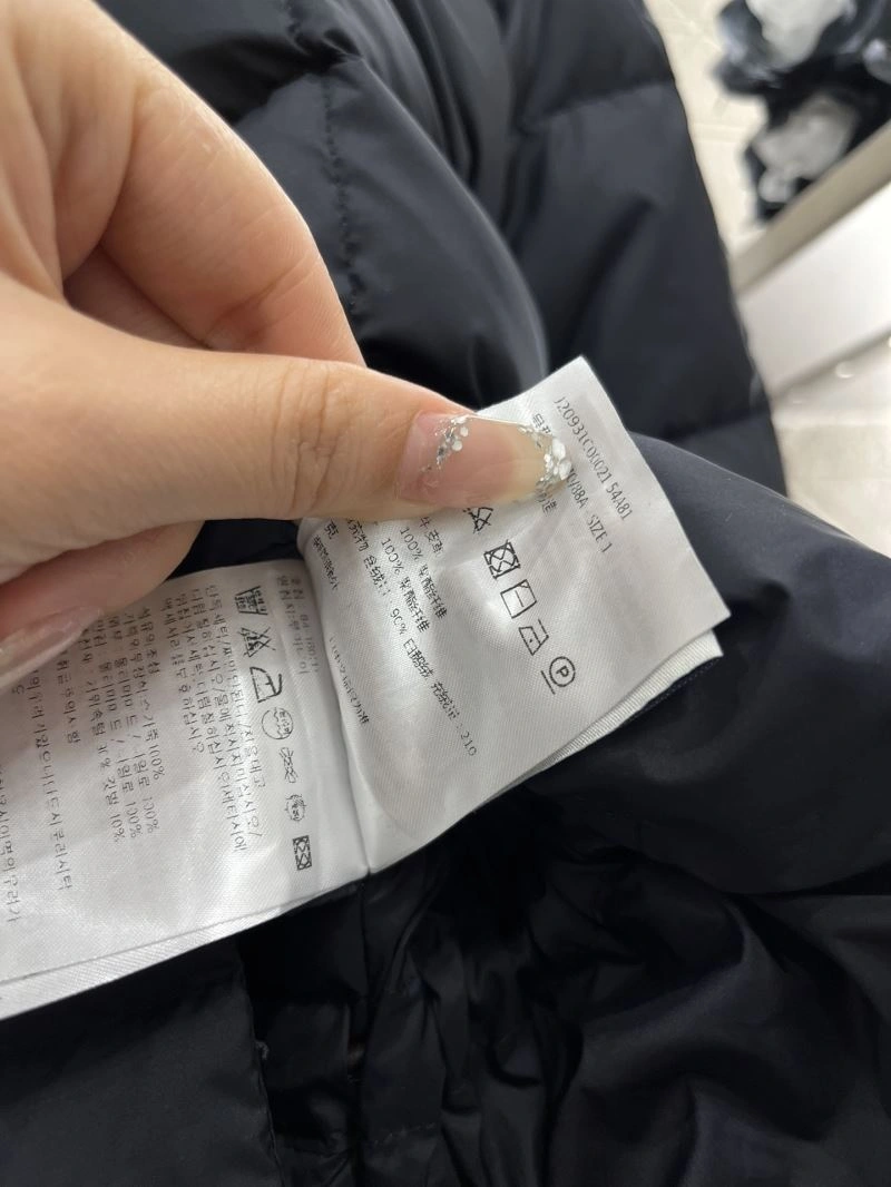 Moncler Down Jackets Durable 144637