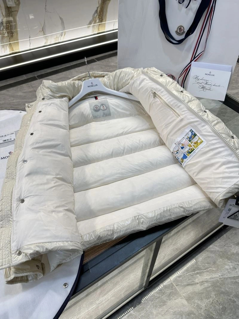 TravelReady Moncler Down Jackets 144605
