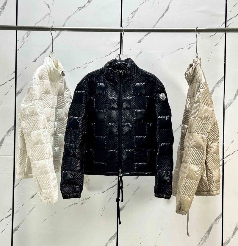 Moncler Down Jackets Supportive 144582