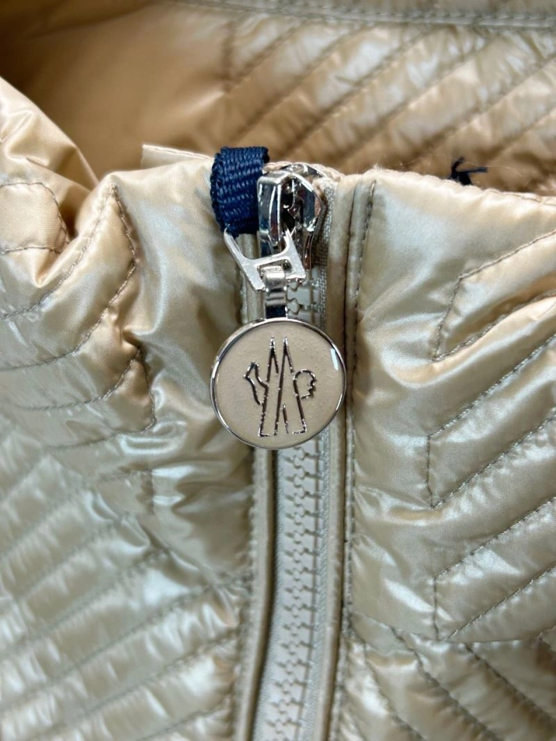 Fashionable Moncler Down Jackets 144569