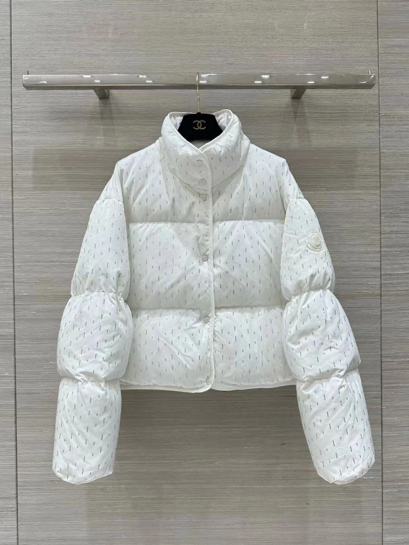 Moncler Down Jackets Sleek 144550
