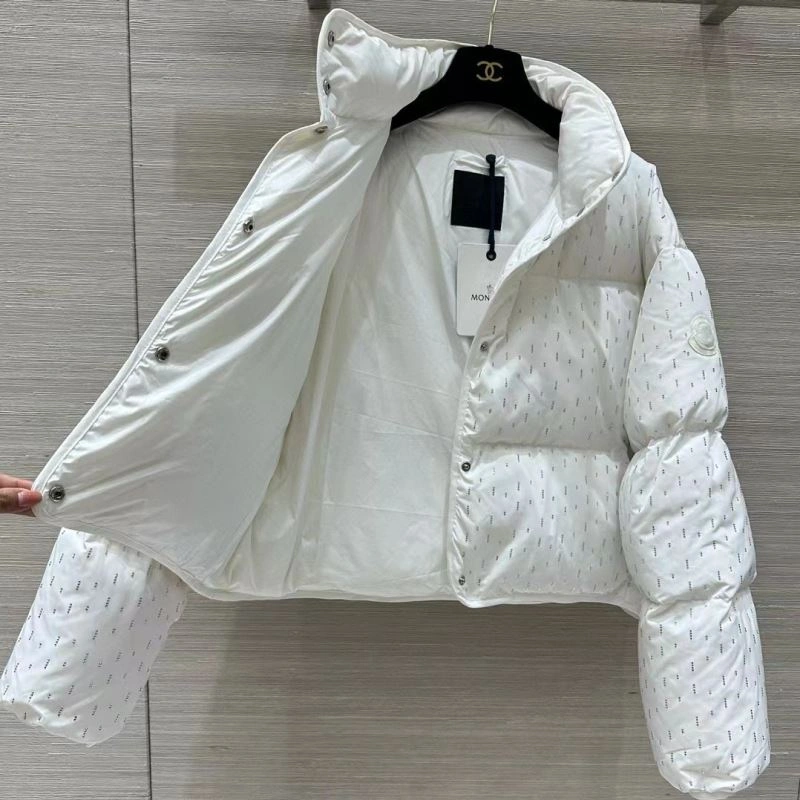 Moncler Down Jackets Sleek 144550