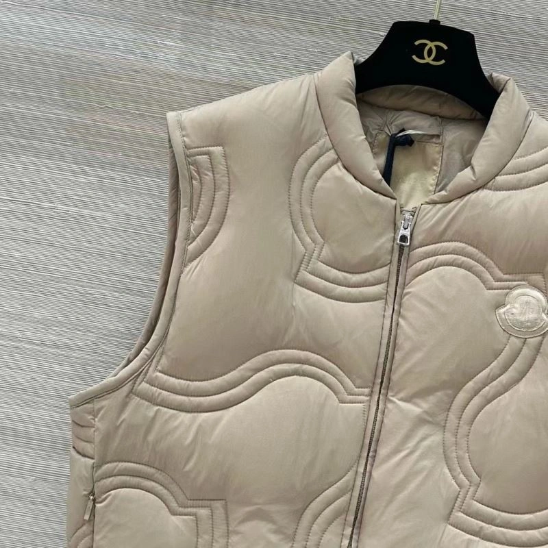 EyeCatching Moncler Down Jackets 144549