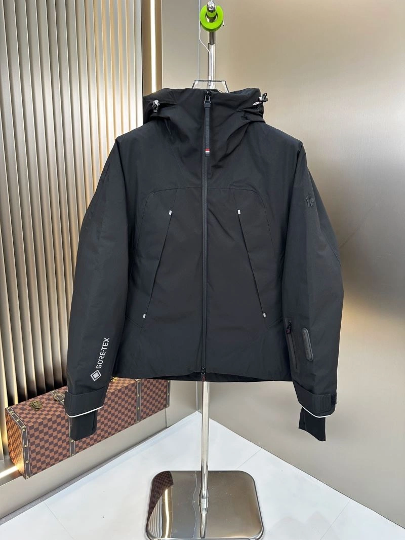 Sporty Moncler Down Jackets 144528