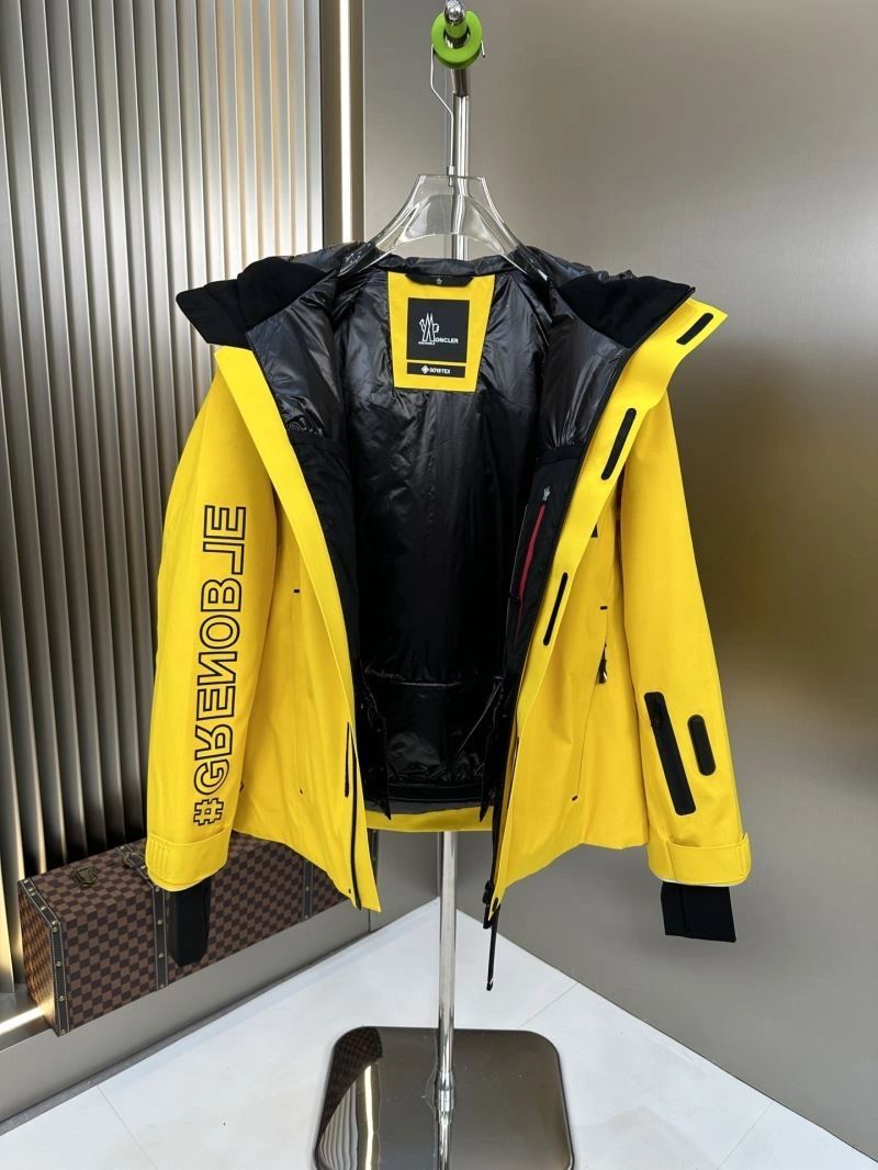 Effortless Moncler Down Jackets 144533