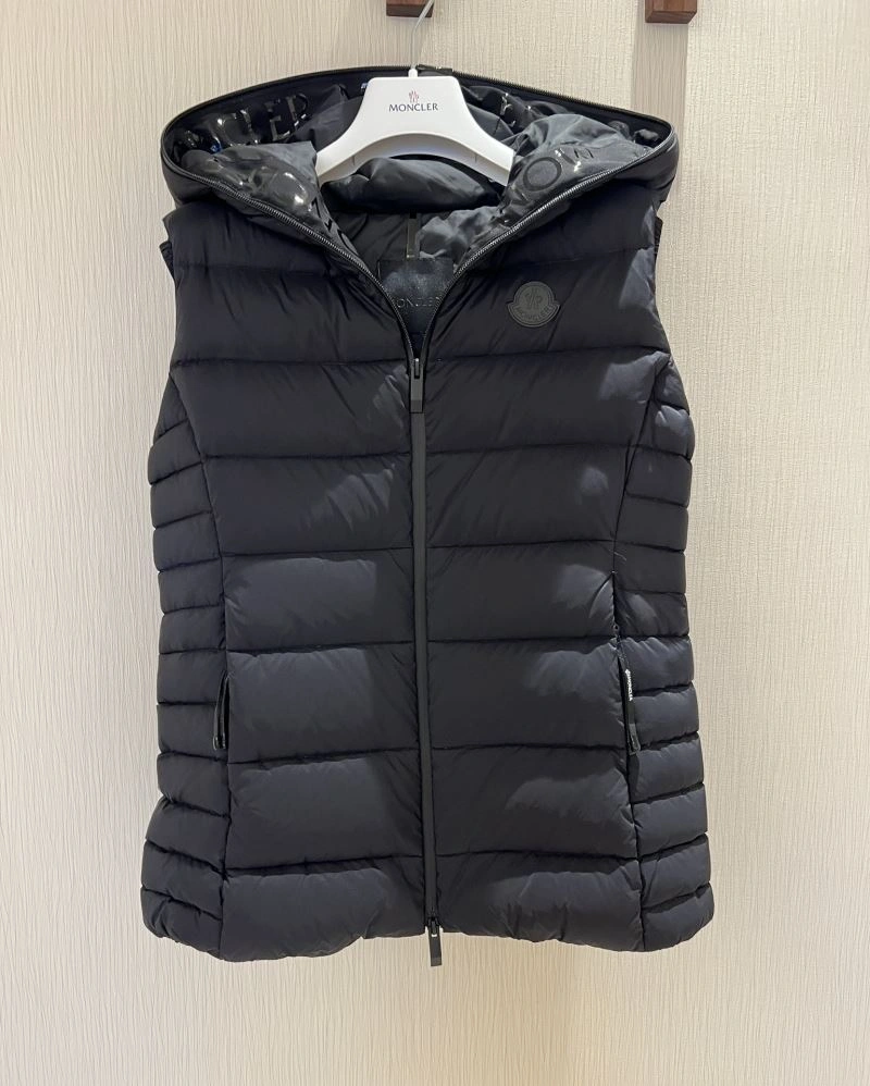 EyeCatching Moncler Down Jackets 144536