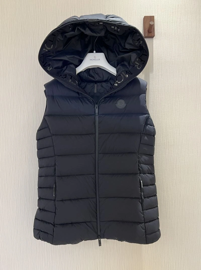 EyeCatching Moncler Down Jackets 144536