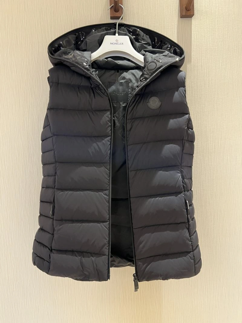 EyeCatching Moncler Down Jackets 144536