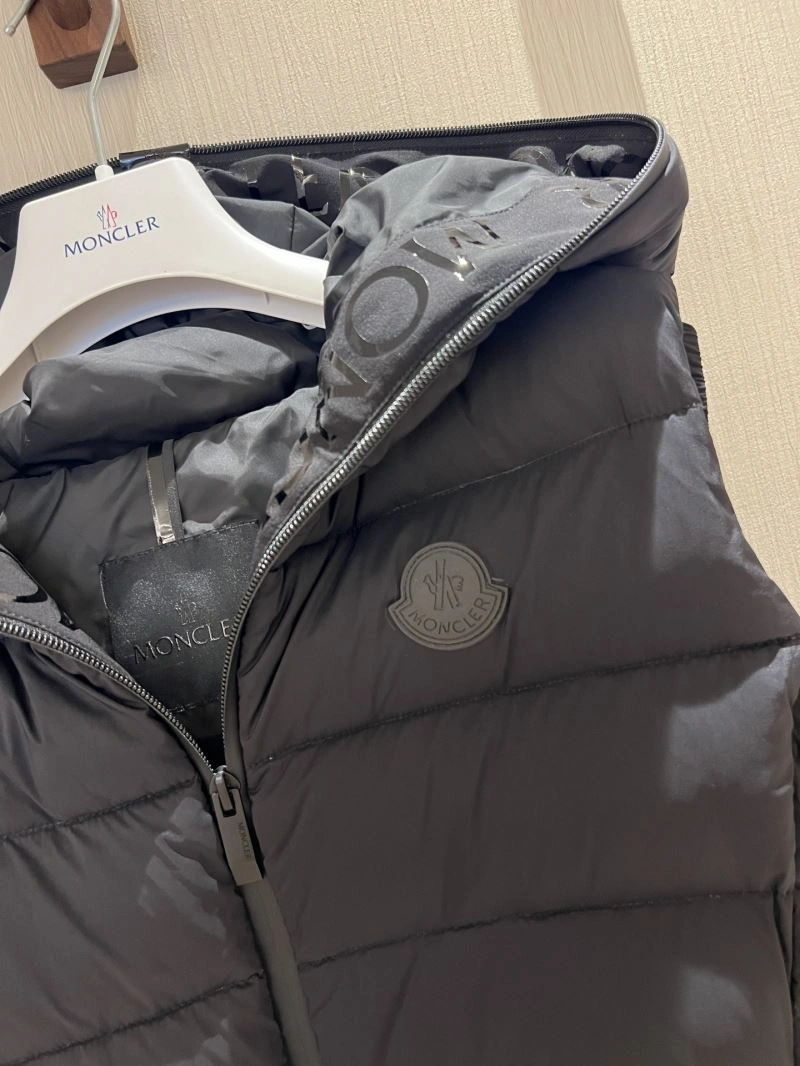 EyeCatching Moncler Down Jackets 144536
