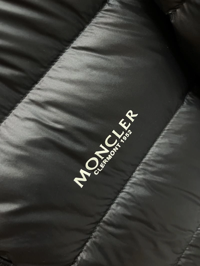Practical Moncler Down Jackets 144539