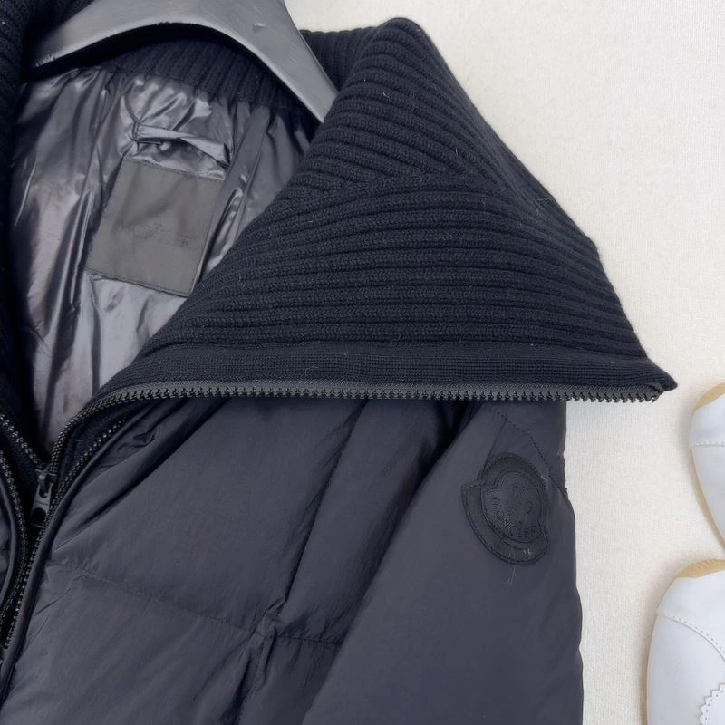 Vibrant Moncler Down Jackets 144511