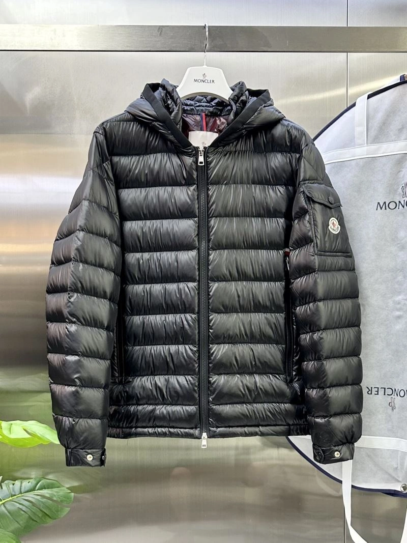 Moncler Down Jackets EyeCatching 144512