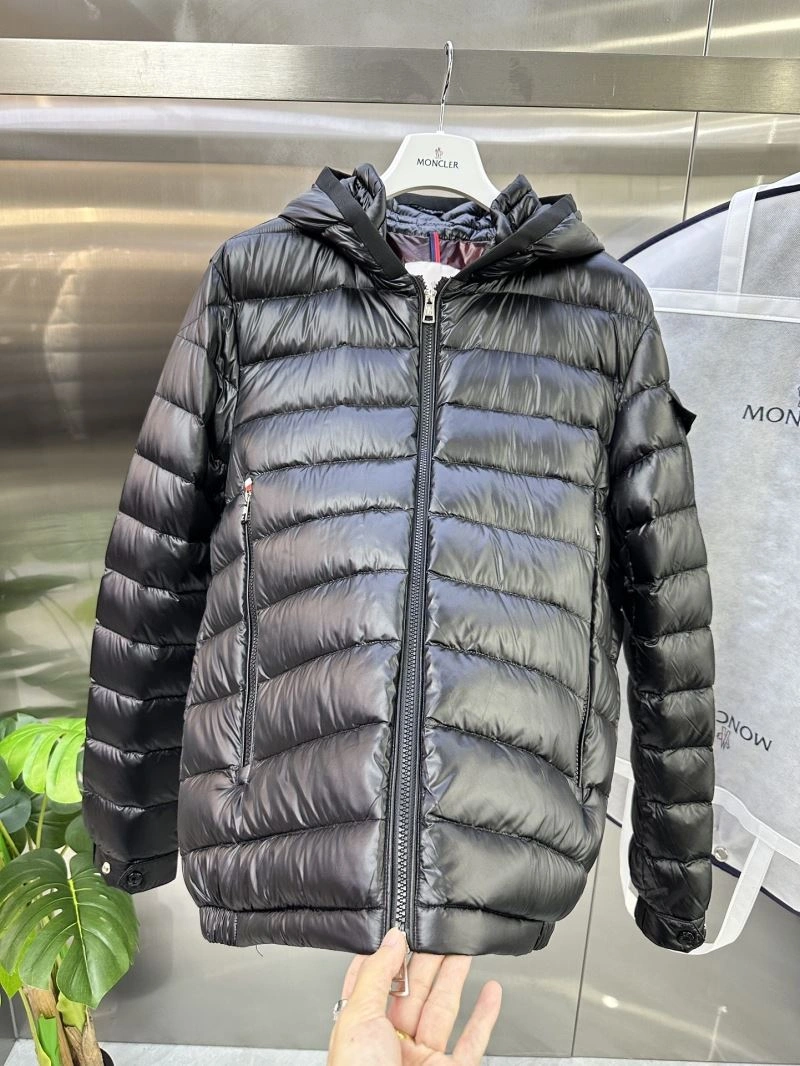 Moncler Down Jackets EyeCatching 144512