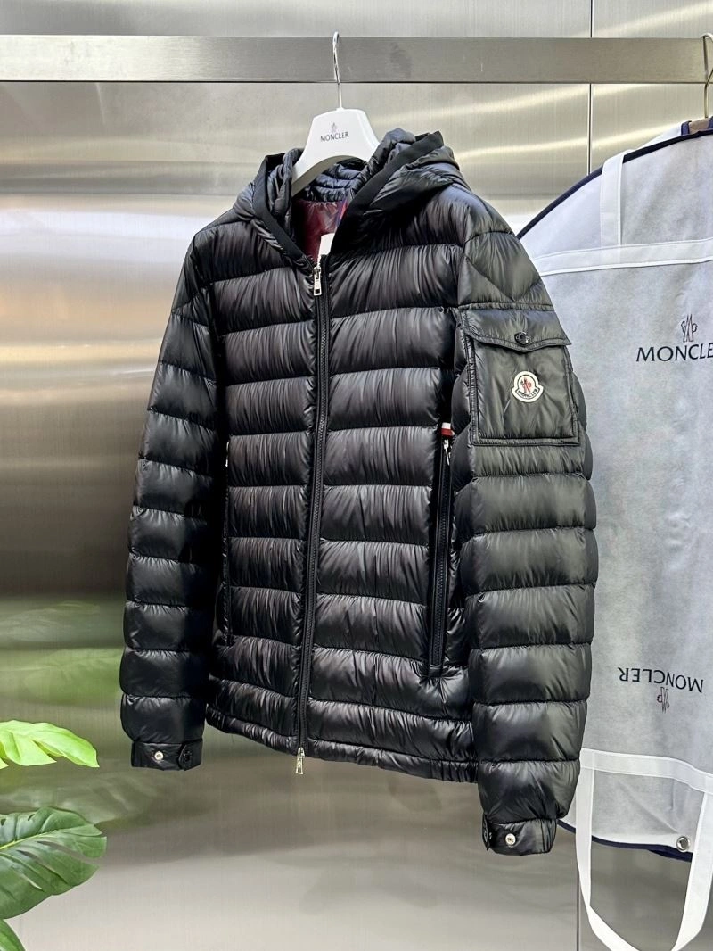 Moncler Down Jackets EyeCatching 144512