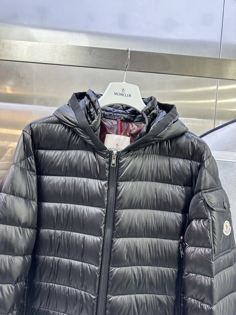 Moncler Down Jackets EyeCatching 144512