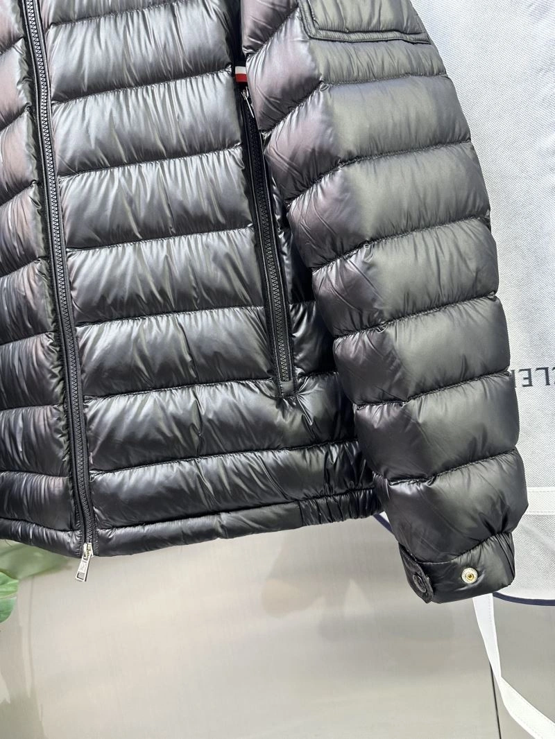 Moncler Down Jackets EyeCatching 144512