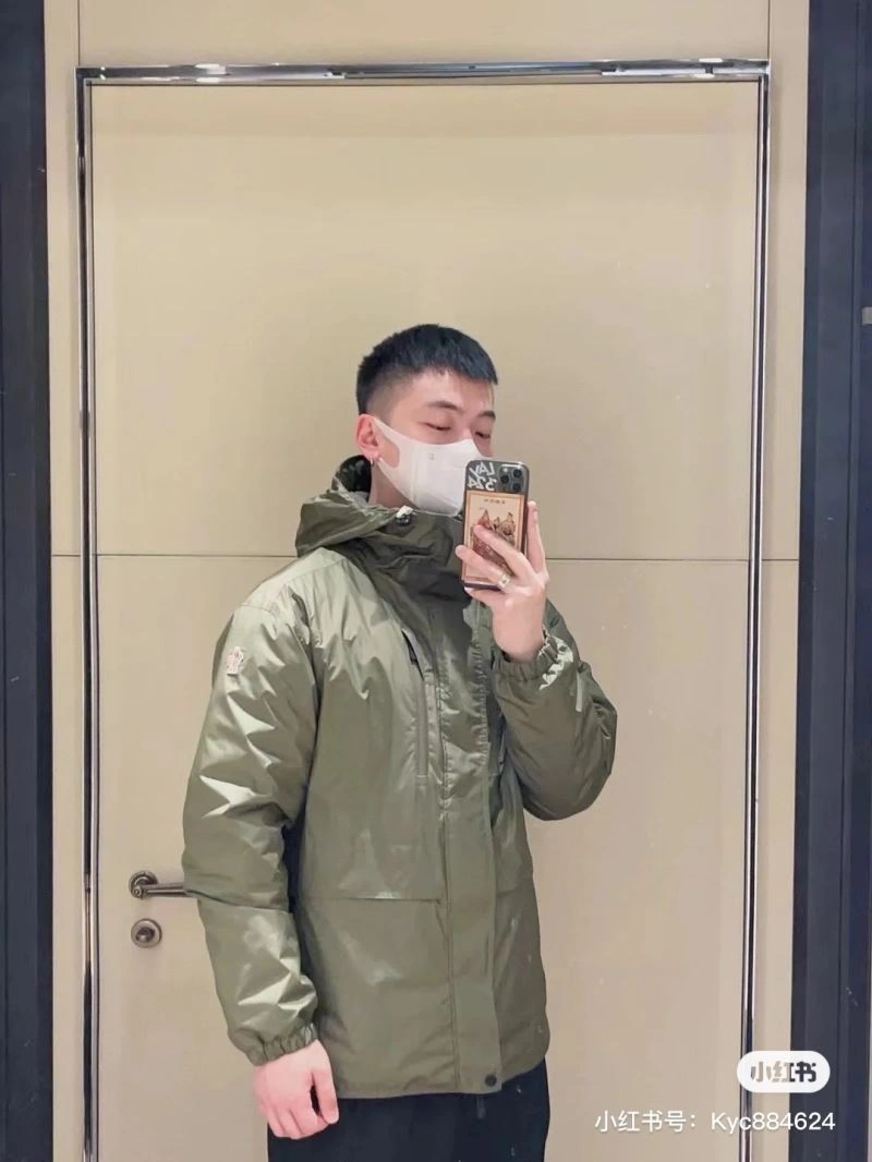 Stylish Moncler Down Jackets 144502