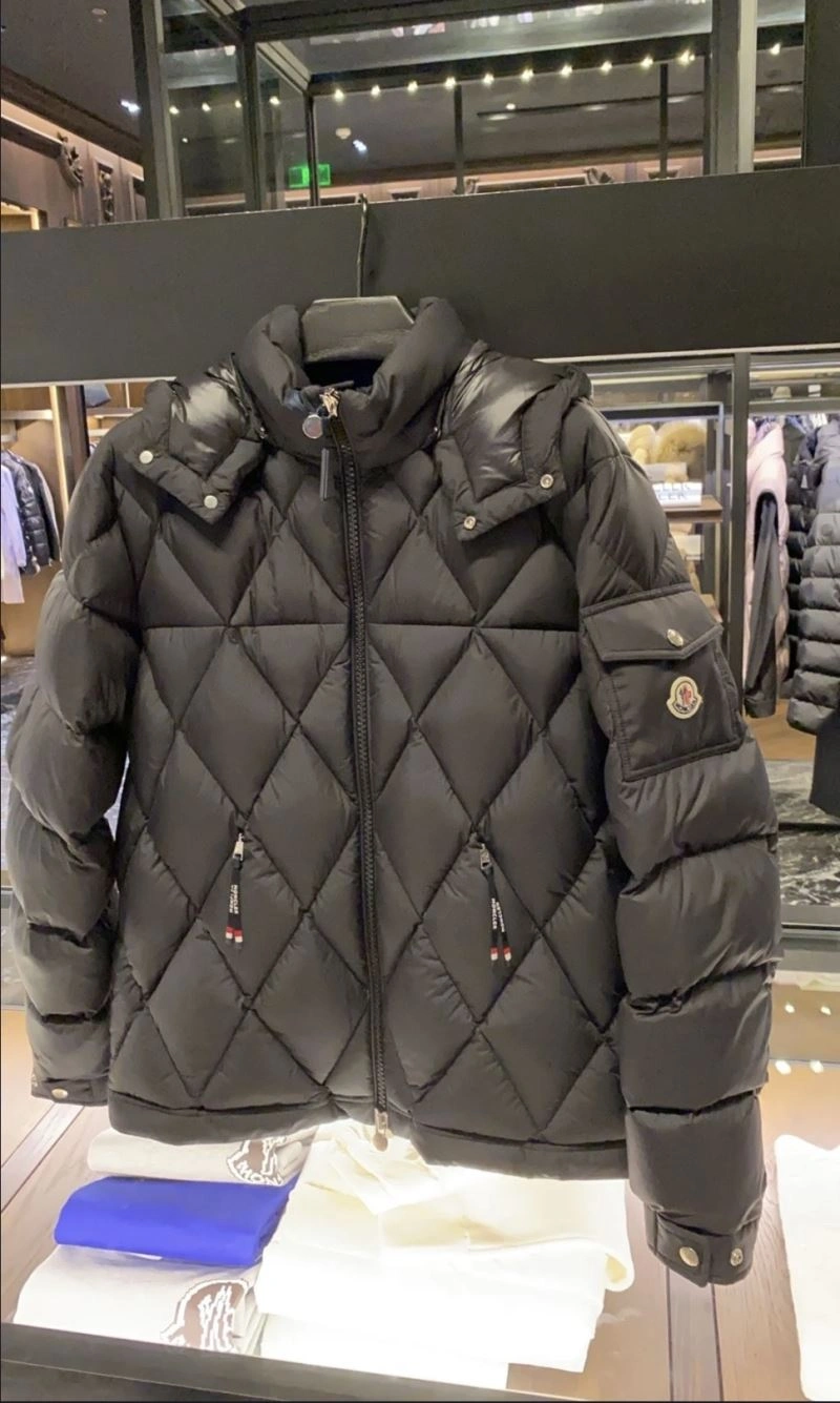 Moncler Down Jackets Sleek 144434