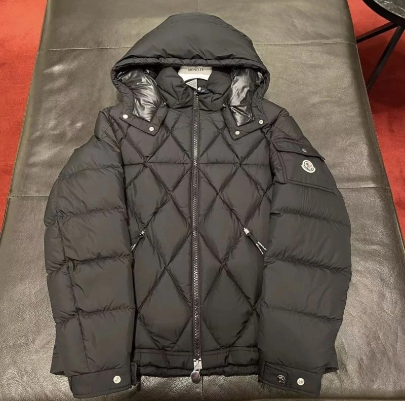 Moncler Down Jackets Sleek 144434